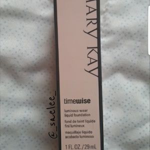 Timewise Luminous Wear Liquid Foundation